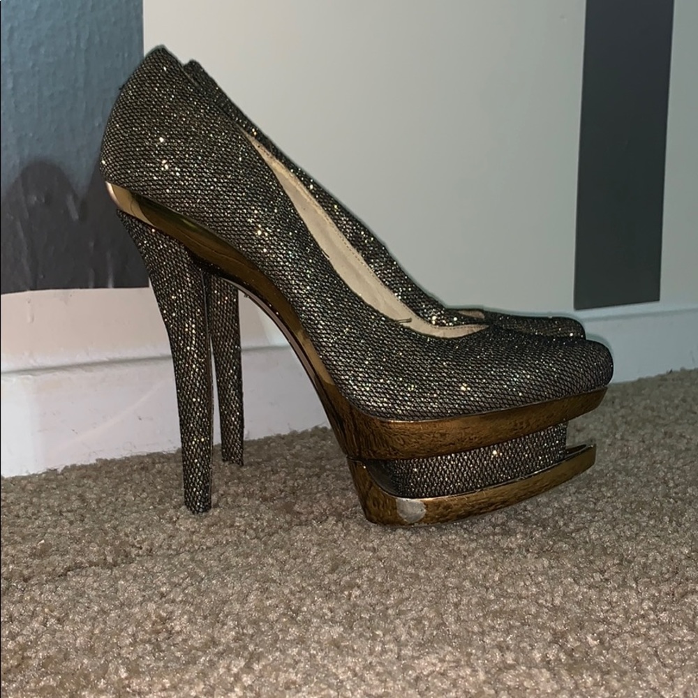 Glitter Statement Pump